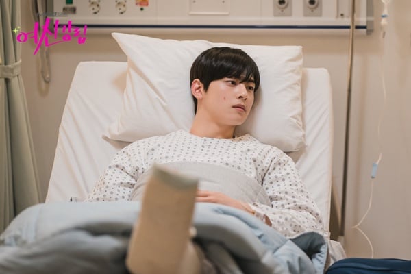 《女神降臨》文佳煐主動kiss！車銀優&amp;黃仁燁「床咚」超爆笑，下集素顏秘密藏不住了？