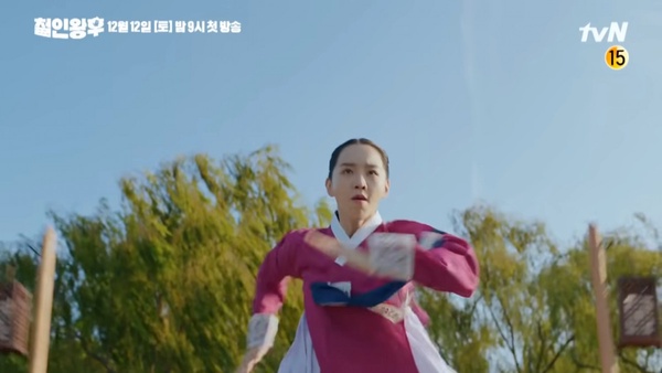 《哲仁王后》崔尚宮養奉煥太辛苦！規矩教不聽、看到水就跳，北韓有玄彬日子幸福多了！