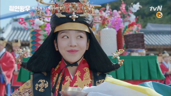 《哲仁王后》崔尚宮養奉煥太辛苦！規矩教不聽、看到水就跳，崔尚宮：在北韓幸福多了！