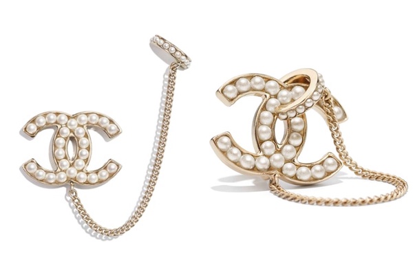CHANEL 夾式耳環,NT.12300(上)、NT.19500(下)