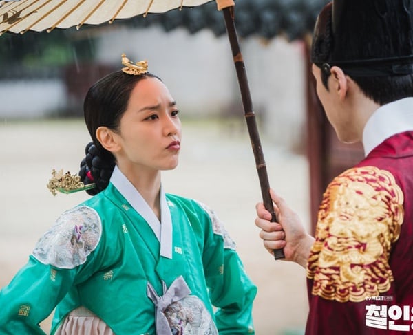 《哲仁王后》中殿辭典新詞解釋！「屎規矩」指像糞一樣的東西，這詞代表中殿又頂嘴了！