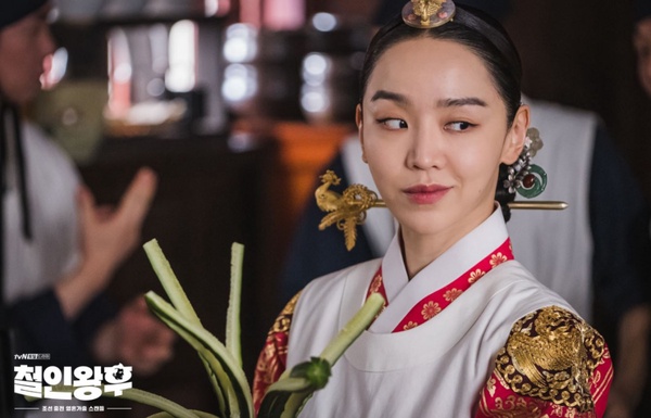 《哲仁王后》中殿辭典好多新單詞！「屎規矩」指像糞一樣的東西，這詞代表中殿又頂嘴了