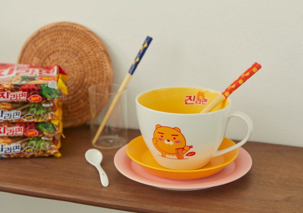 跟萊恩一起吃泡麵！KakaoFriends X 真拉麵推出聯名系列，廚師萊恩泡麵計時器可愛必收