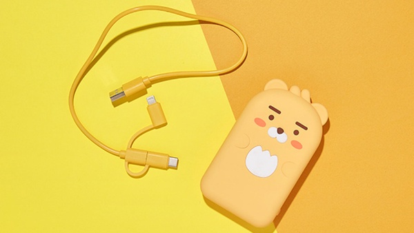KAKAO FRIENDS「吸附式無線行動電源」登場!萊恩化身吸盤小章魚,充電時也能滑手機