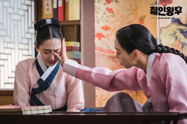 《哲仁王后》與原版7個差異對比！原版初次圓房就懷孕、調戲宮女很露骨，結局超崩壞？
