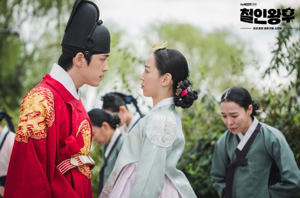 《哲仁王后》與原版7個差異對比！原版初次圓房就懷孕、調戲宮女很露骨，結局超崩壞？