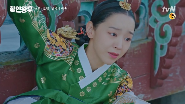 《哲仁王后》申惠善超強的男人演技!奉煥抖腳&挖鼻孔都來,花絮「自己調戲自己」太神