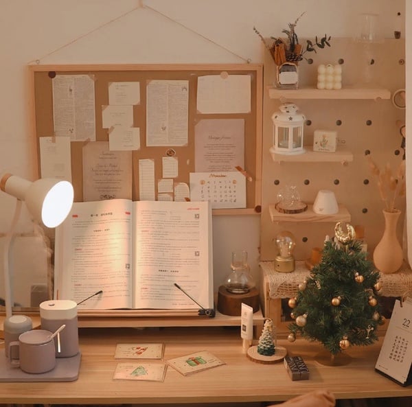 療癒系書桌佈置攻略！極簡風佈置高質感，無印良品＆IKEA省錢裝潢必備，收納空間再升級