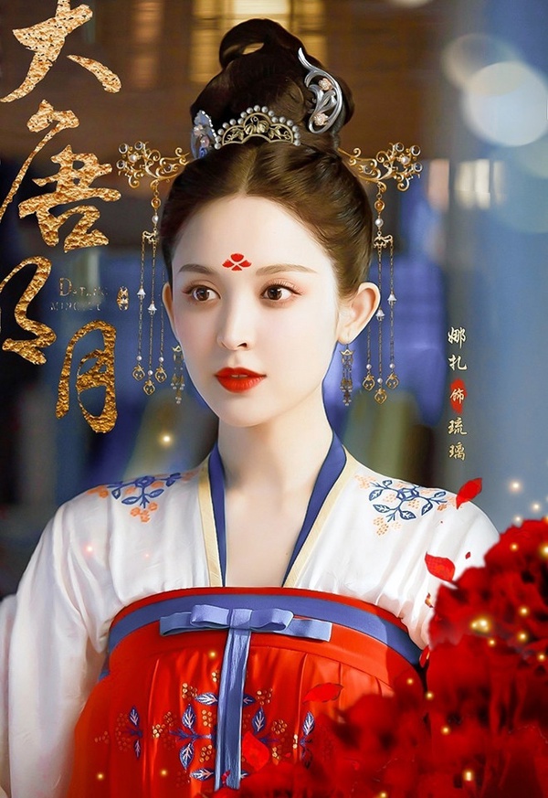 熱播古裝劇古裝女神造型PK 1：古力娜扎 飾演《風起霓裳》庫狄琉璃