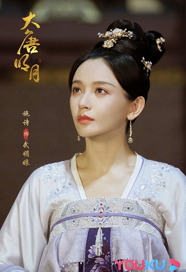 熱播古裝劇古裝女神造型PK 2：施詩 飾演《風起霓裳》武媚娘