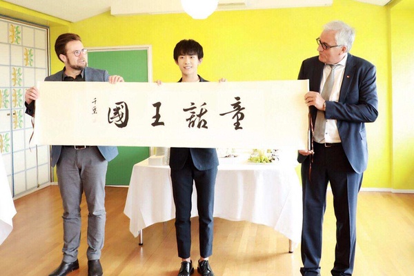 9位陸劇明星的隱藏技能！迪麗熱巴竟是鋼琴十級，楊冪靈魂畫手，鄧倫跳高是運動員等級