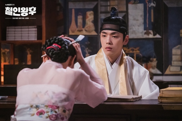 《哲仁王后》懷孕了！申惠善霸氣復仇，下集帝后公開調情，上演恩愛版《妻子的誘惑》？