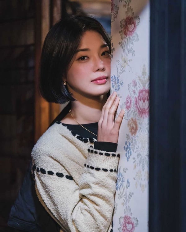 《女神降臨》配角顏值不輸文佳煐！劇中隱藏6美女，惠敏美到認不出，她神似Jisoo甜翻！