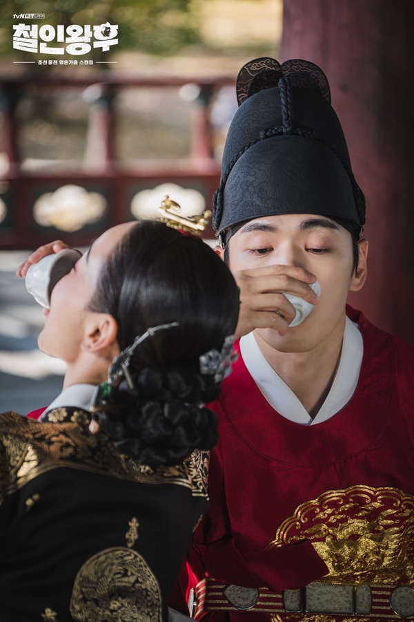 《哲仁王后》網議結局奉煥將回現代？4大伏筆解析，哲宗學現代知識，他可能一起穿越？