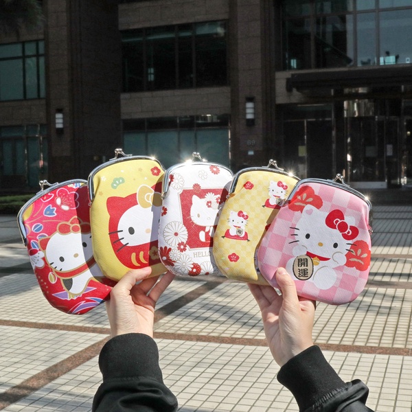 7-11「Hello Kitty新春加價購」!招財貓、達摩等5款收納包,滿額就用銅板價帶走