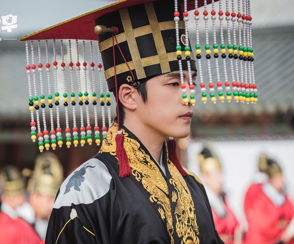 《哲仁王后》哲宗歷史揭密！一生悲慘、11個小孩都短命，「日贏夜輸」哲宗好色但不行？