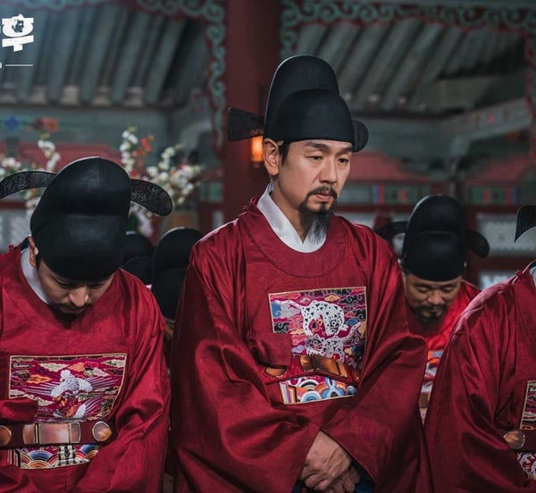 《哲仁王后》配角都是「喜劇匠人」！金左根抽到「空」好呆萌，韓室長祖先當太監慘到笑