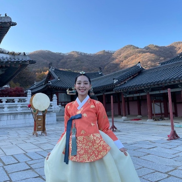 《哲仁王后》娘娘頭飾值6.2萬台幣！6大隱藏彩蛋細節，片頭藏巧思、哲宗教旨內容廢到笑