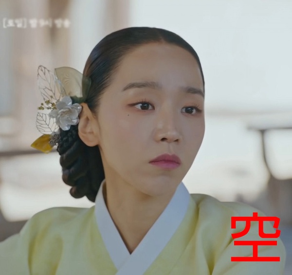 《哲仁王后》申惠善戲精表情太百變！崔尚宮「絕望社畜」表情包，送給不想開工的你！