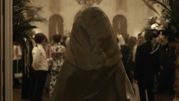 101忠狗真人版《時尚惡女：庫伊拉》5月上映！艾瑪史東出演最時髦反派、魔性邪笑超毛