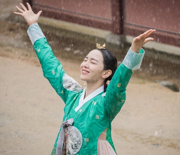 《哲仁王后》「愛純愛手」竟然是即興！7個幕後秘密，哲宗戲外也是醋王，狂吃中殿的醋