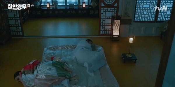 《哲仁王后》被剪片段公開！哲宗戀愛前後5大差異，「中殿離我遠點」現在變黏踢踢妻奴！