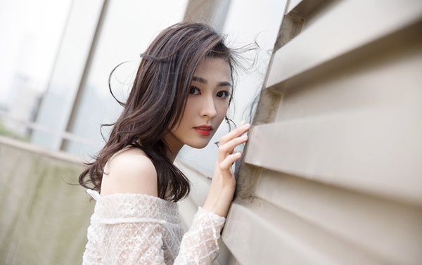 古裝劇《斗羅大陸》演員古裝vs時裝6:丁笑瀅 飾演 寧榮榮