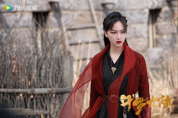 古裝劇《斗羅大陸》演員古裝vs時裝8:黃燦燦 飾演 胡列娜