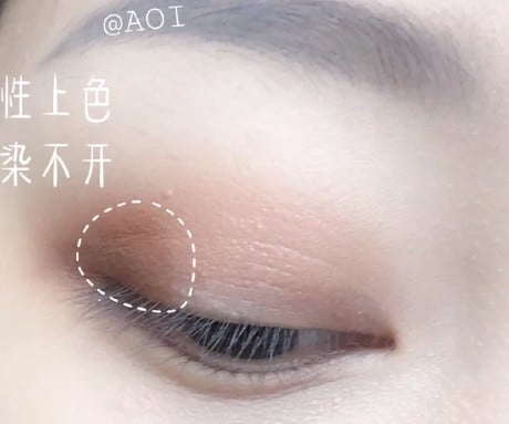 新手最全「眼妝誤區&修正畫法」!彩妝師5招眼妝教學,眼影色塊感重是因為沒做這件事