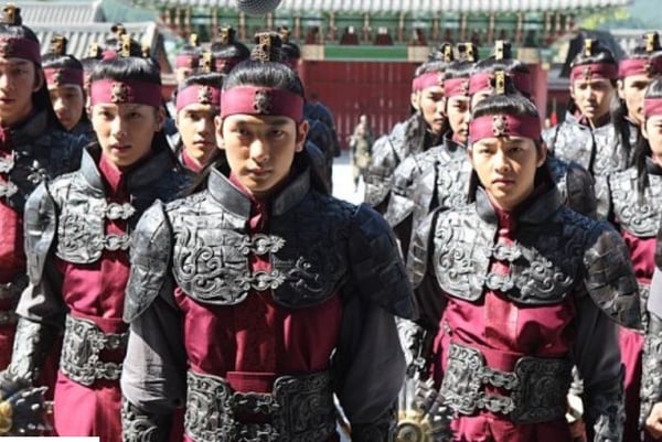 《黑道律師文森佐》宋仲基37歲童顏引熱議！宋仲基新劇帥出新高度，23→37歲童顏零變化
