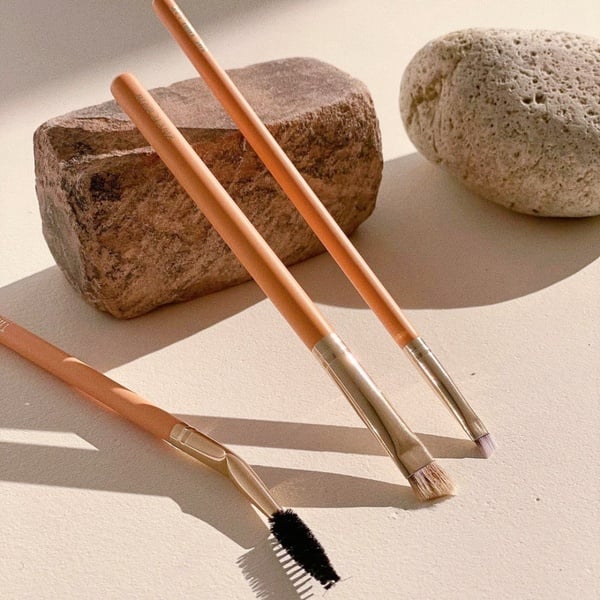 新手必學下眼影技巧！放大雙眼關鍵在下眼影，矯正眼型、眼妝乾淨有層次的下眼影畫法