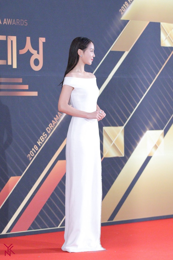 《哲仁王后》申惠善&amp;李鍾碩拍吻戲不用踮腳尖！身高&amp;臉蛋不符的女星，金高銀總是被誤會