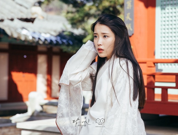 網議穿越劇經典套路!女主醒來裝失憶、隨便都能遇王族,《步步》《哲仁王后》都沒逃過