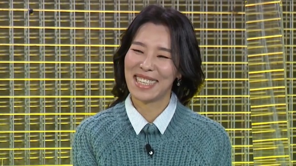 《哲仁王后》幕後爆料！「飢渴走廊吻」親到牙齒快斷，申惠善：他像席夢思床墊一樣有力