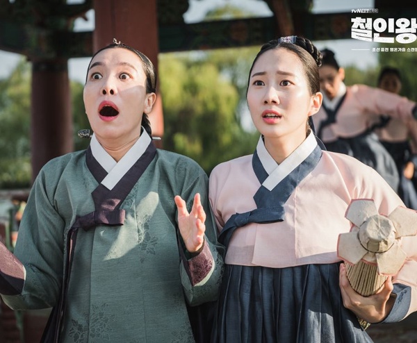 《哲仁王后》特輯幕後故事！「飢渴的吻」撞到牙齒繼續親，金正賢結局這幕竟然又是即興