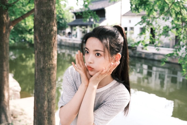 9位「出身貧困」的陸劇明星!趙麗穎、楊超越農村出身，孫儷兒時住貧民窟，毛曉彤身世慘