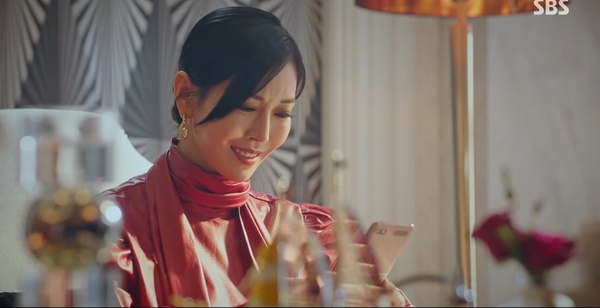 《上流戰爭2》金素妍SIM卡白吞了？網吐嘈超扯劇情，赫拉皇宮誰都能闖、羅根爸寶還帶賽