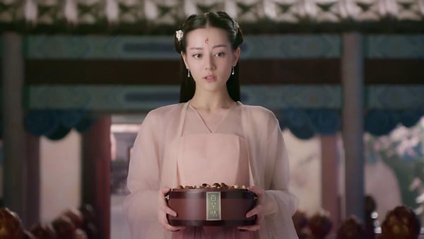 陸劇古裝劇「置入性行銷」紅上熱搜!《山河令》太沙雕網笑瘋,《十里桃花》整天吃堅果