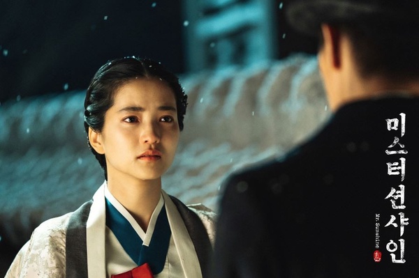 《哲仁王后》申惠善超美韓服藏秘密！古裝美翻的女星，IU金裕貞可愛，她是網友票選Top1