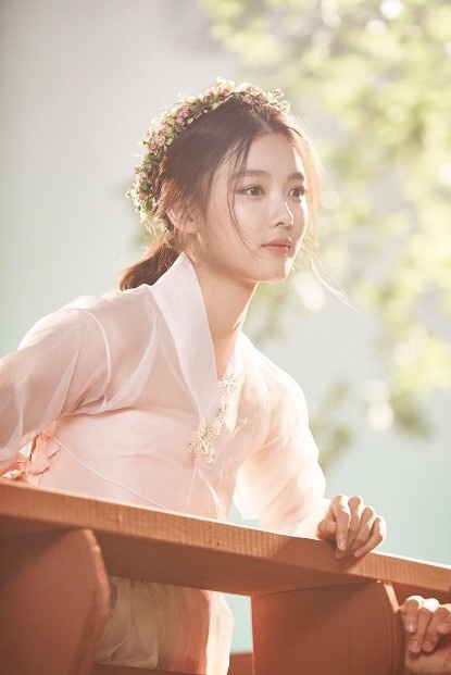 《哲仁王后》申惠善超美韓服藏秘密！古裝美翻的女星，IU金裕貞可愛，她是網友票選Top1