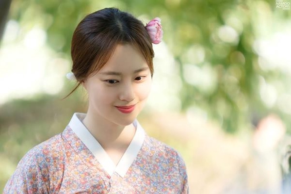 《哲仁王后》申惠善超美韓服藏秘密！古裝美翻的女星，IU金裕貞可愛，她是網友票選Top1