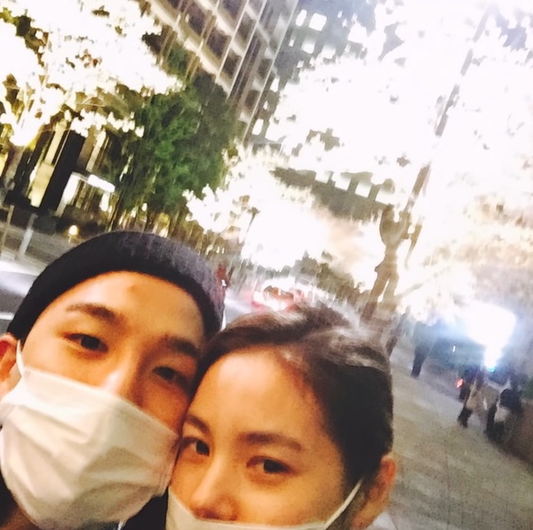 韓國神仙CP高甜戀愛互動6：太陽♥閔孝琳 寫情書示愛、蹲下幫女友綁鞋帶