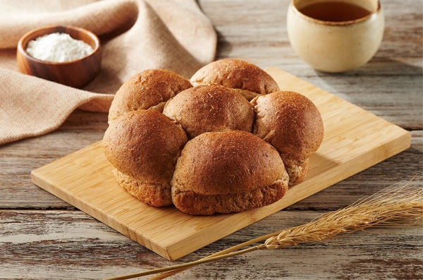 岩島成「巨蛋麵包」全聯就能吃到！READ BREAD X岩島成聯名，5款熟麩麵包超欠吃