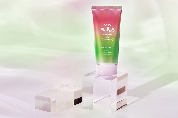 防曬推薦3：曼秀雷敦 柔光透亮防曬飾底凝露/輕舞香氛 SPF50+/PA++++，NT.369