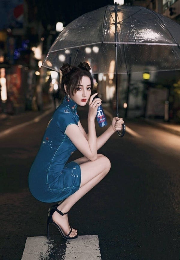 景甜《司藤》穿旗袍美上熱搜！10位陸劇女星旗袍造型，譚松韻甜美，迪麗熱巴身材太惹火