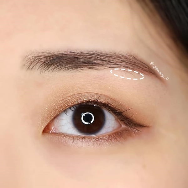 腫泡眼、內雙單眼皮必看！彩妝師超簡單「消腫不髒」眼妝畫法，眼影塗抹方向是重點