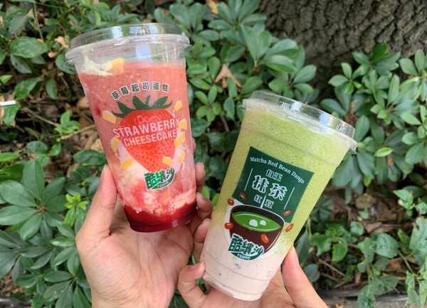 全家「草莓起司蛋糕酷繽沙」現身，加碼「白玉抹茶紅豆酷繽沙」回歸，任選2杯99元