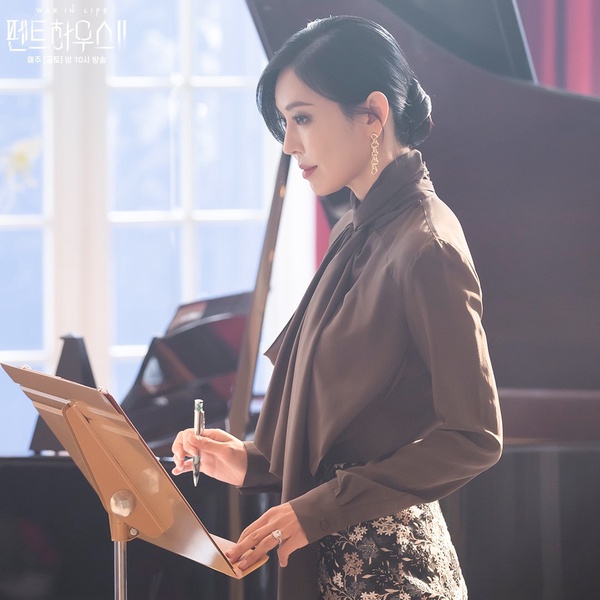 《上流戰爭2》金素妍婚紗太仙！6個造型秘密，書真衣服好平價、朱丹泰對婚紗有奇怪執念