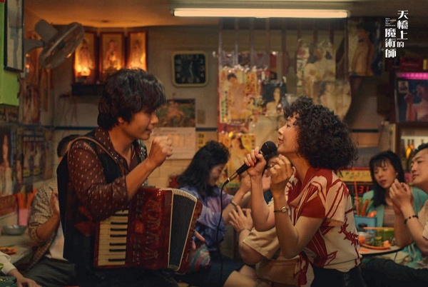 Netflix《天橋上的魔術師》劇情揭密！小黑人是什麼？真的有空白籤詩！不是超幸運就是衰到逆天