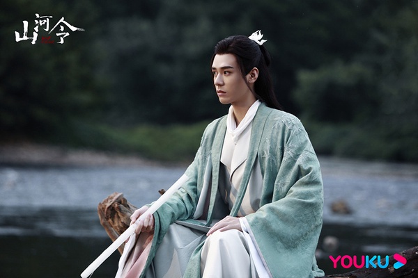 古裝劇《山河令》溫客行造型3:綠袍加紅帶造型